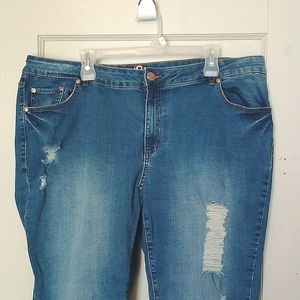EUC Love & Legend Size 18 Distressed Denim Capris
